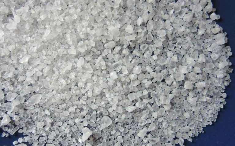 3 Common Types of Pool Salt to Use